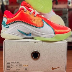 Nike Lebron 22 Christmas size 8.5